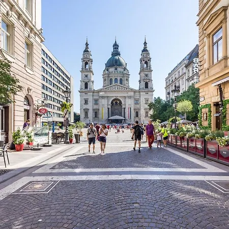 Amora Homes Basilica View Imperial Suite -Sas Street -Need Reservation For Free Parking Budapest Exterior photo