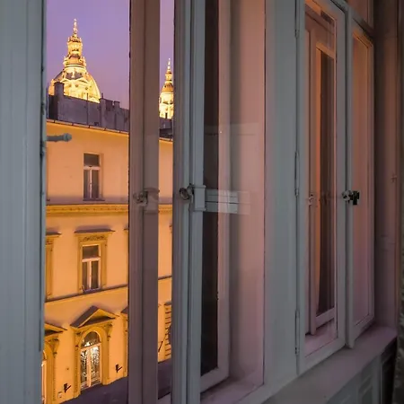 Amora Homes Basilica View Imperial Suite -Sas Street -Need Reservation For Free Parking Budapest Exterior photo