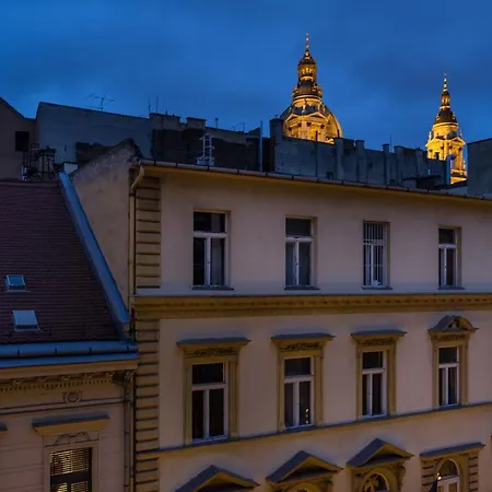 Amora Homes Basilica View Imperial Suite -Sas Street -Need Reservation For Free Parking Budapest Exterior photo