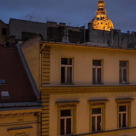 Amora Homes Basilica View Imperial Suite -Sas Street -Need Reservation For Free Parking Budapest Exterior photo