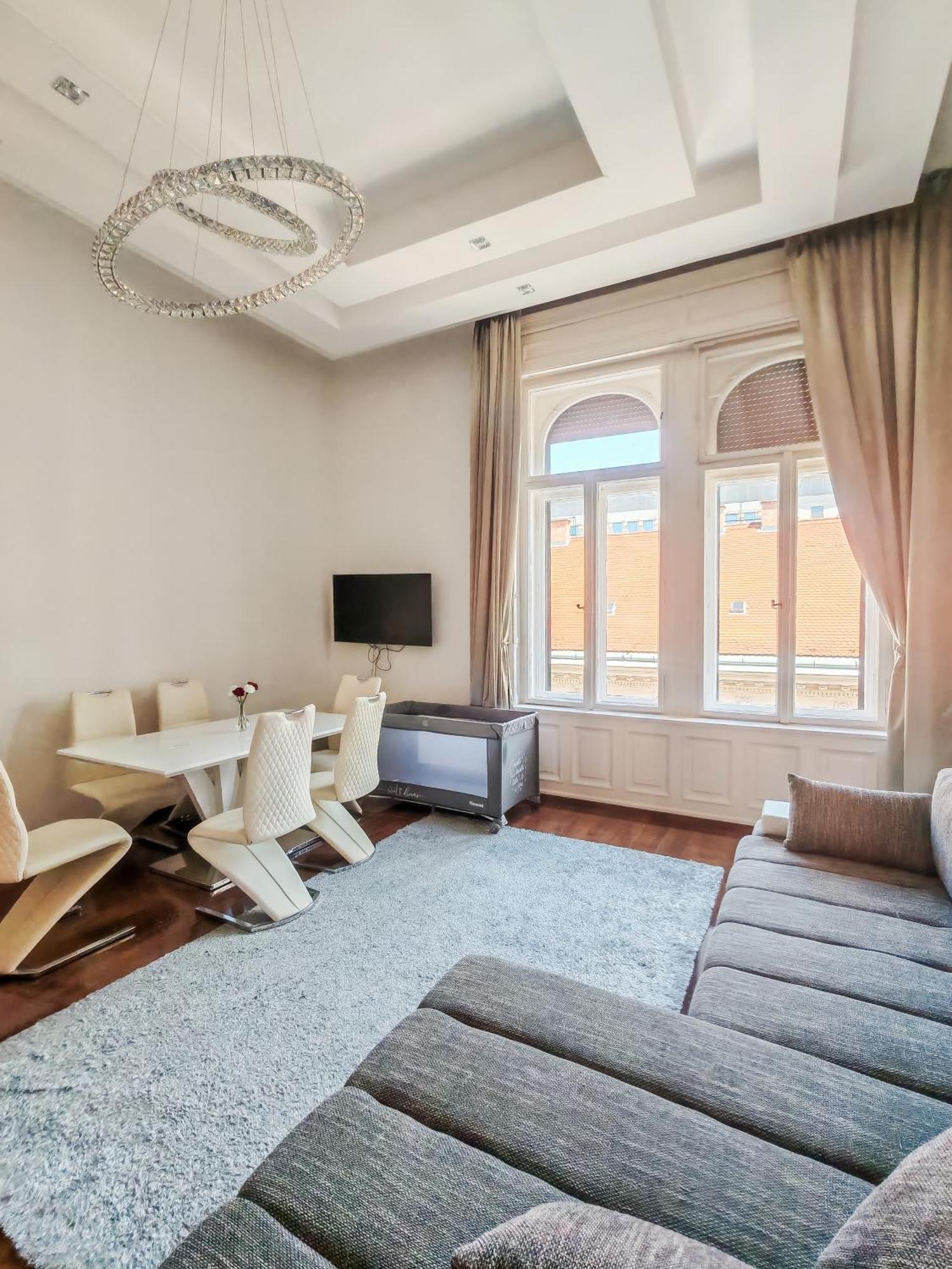 Amora Homes Basilica View Imperial -sas Street -need Reservation For Free Parking Appartement Budapest